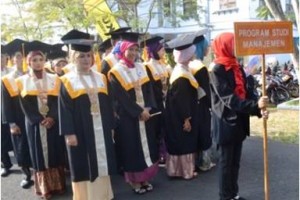 546 Mahasiswa Uniku Diwisuda